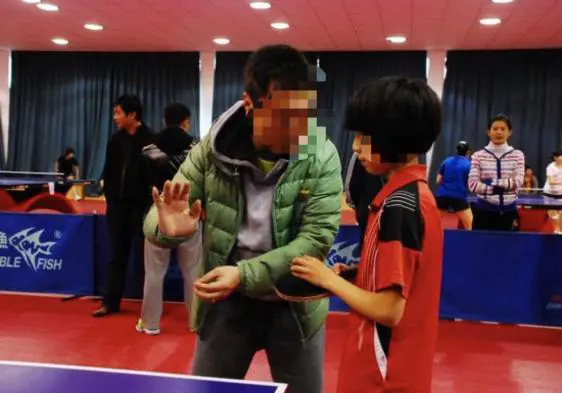 篮球教练如何帮助球员理解规则的重要性?_0